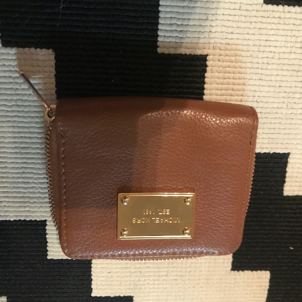 Michael Kors tan wallet